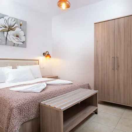 Nikola's Апартаменты Торони