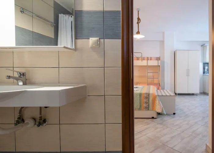 Nikola's * Торони